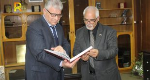 سعادة سفير كوبا لويس ماریانو فرنانديز رودريغيس في دمشق في زيارة إلى مكتبة الأسد